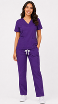 Women’s 4 pocket cargo scrub set with 2 cargo pockets and pencil slot